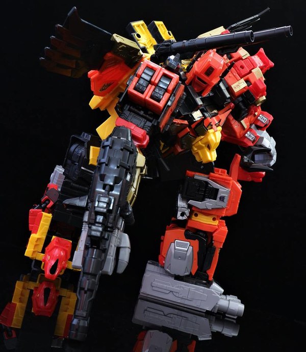 Power Of The Primes Predaking Titan Class Figure In Hand Photos Of Predacons And CombinerPower Of The Primes Predaking Titan Class Figure In Hand Photos Of Predacons And Combiner 28 (28 of 33)